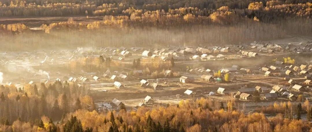 终于通高铁了！风景不输瑞士，一路穿越极致秋色，这个拥有世界级风光的宝藏地又要爆火了！