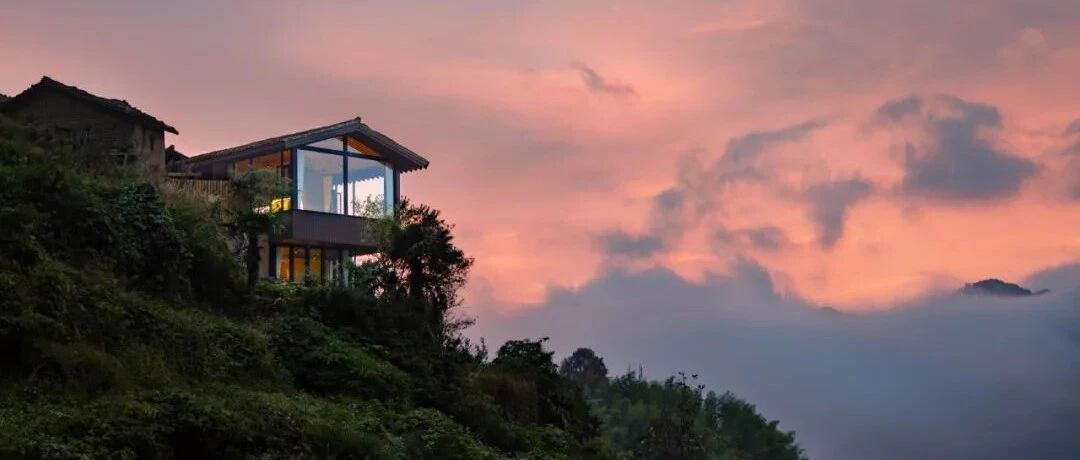 开业即爆火！云谷之巅一房一私汤，800米高空崖式仙居，泡温泉赏梦幻雪景！