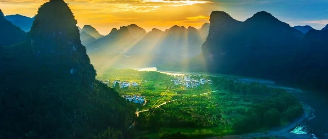 机票300+，直飞惊艳世界的山水宝藏地!躺看喀斯特地貌，竹筏泛舟画中游，这里才是