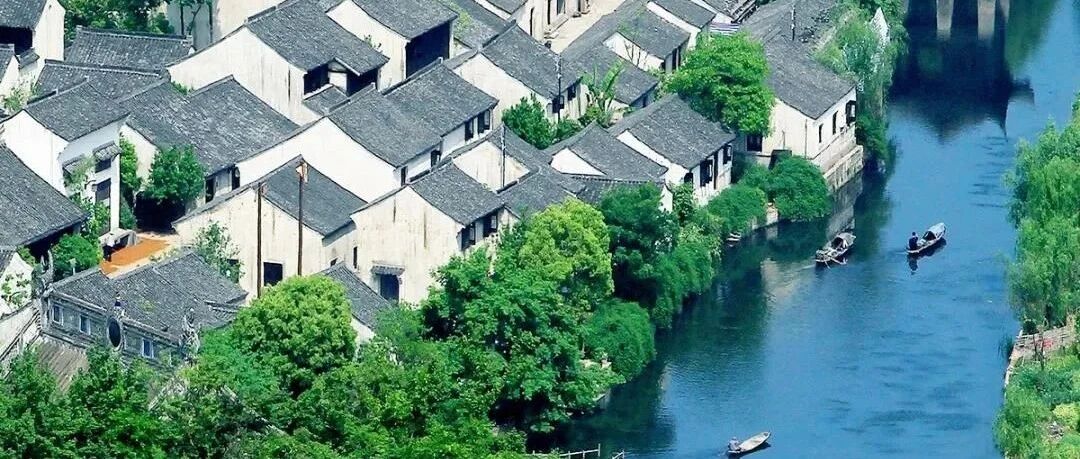 这座“臭”名远扬的小城，圈粉一众大牌酒店，就在家门口地铁直达！