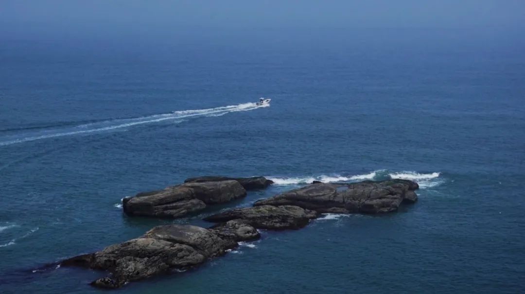 別往三亞紮堆了！這個高鐵直達的神仙海島，媲美夏威夷，不輸馬爾蒂夫，人少景美，夢幻熒光海好驚艷！ 旅遊 第41張