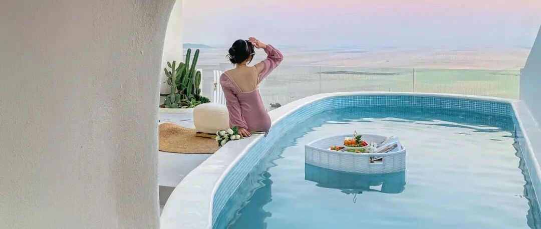 新开悬崖"圣托里尼"！将洞穴泳池搬进房间，270°直面一线海景，均温20℃去避寒正好，高铁直达！