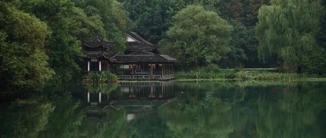 又挖到一个宝藏小城！在依山傍水的丘陵茶园里，私藏一片江南隐世画卷，桂雨飘香给你一个最诗情画意的秋天