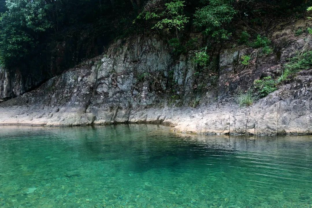 這片「江南香格里拉」的秘境裡，藏著一個媲美菲律賓的水世界！原始密林裡溯溪潛水，解鎖東南亞式野趣 旅遊 第85張