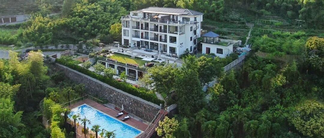 这家摩洛哥风villa火了！山野泡私汤，270°躺看竹海，露天电影烧烤，高铁0.5h直达~