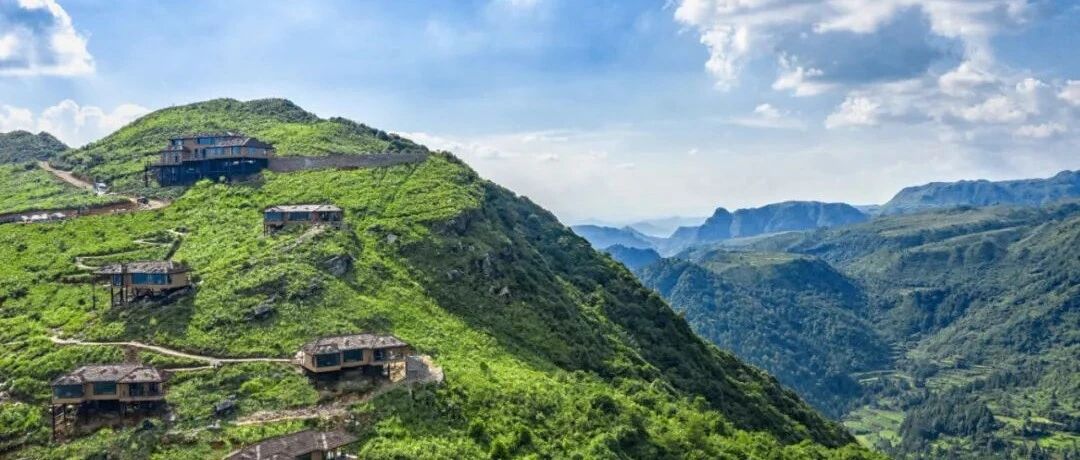 度假圈又一神作！云山之巅野奢头牌，1600m高空悬崖山居，开业即一房难求！