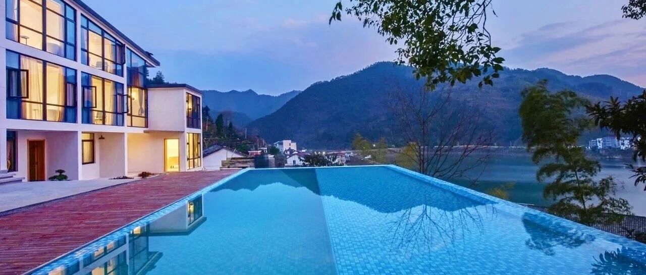 浙江“小马代”太好度假了!山巅泳池私享270°一线湖景，打卡天空之境，loft房