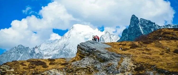 被上帝偏爱的童话秘境，私藏雪山草原、云海星空，蓝色星球最后一片净土，连刘昊然都来