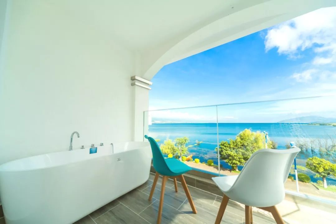 坐擁超美海景的地中海風藍白房子，帶你秒穿至希臘拍小清新美照，泳池露台開趴 旅行 第23張