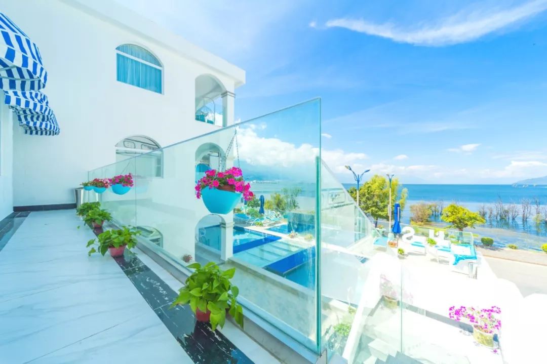 坐擁超美海景的地中海風藍白房子，帶你秒穿至希臘拍小清新美照，泳池露台開趴 旅行 第12張