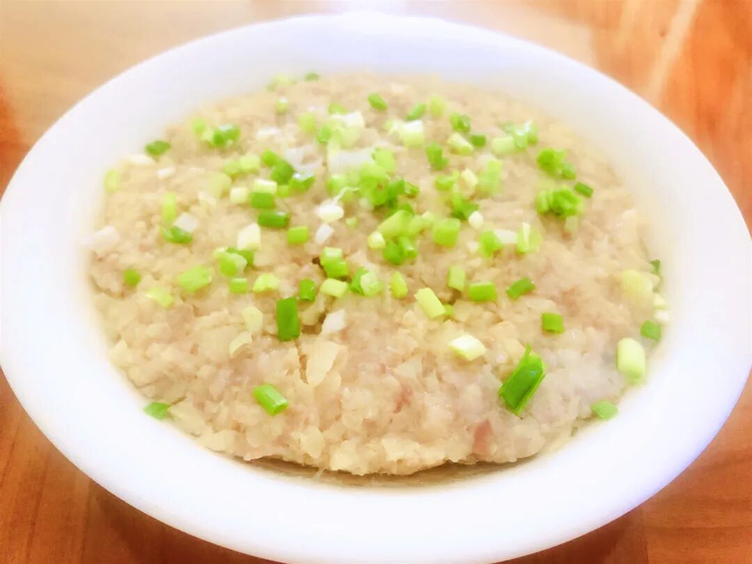 餐:胡萝卜马蹄蒸肉饼上汤油麦菜虫草花乌鸡汤糙米饭午   点:百合