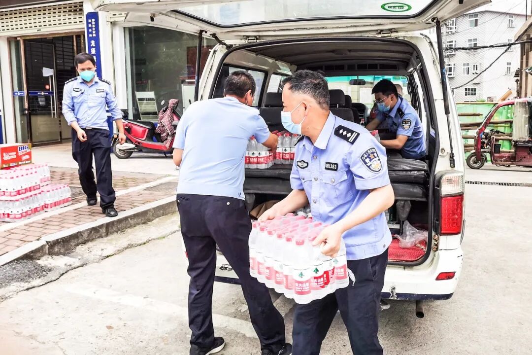 致敬双清公安这些“警保人”!_邵阳头条网