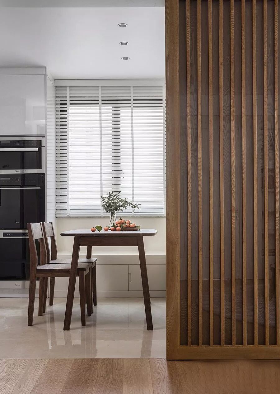 110平现代简约风，客厅通透明亮，餐厅装修很漂亮！