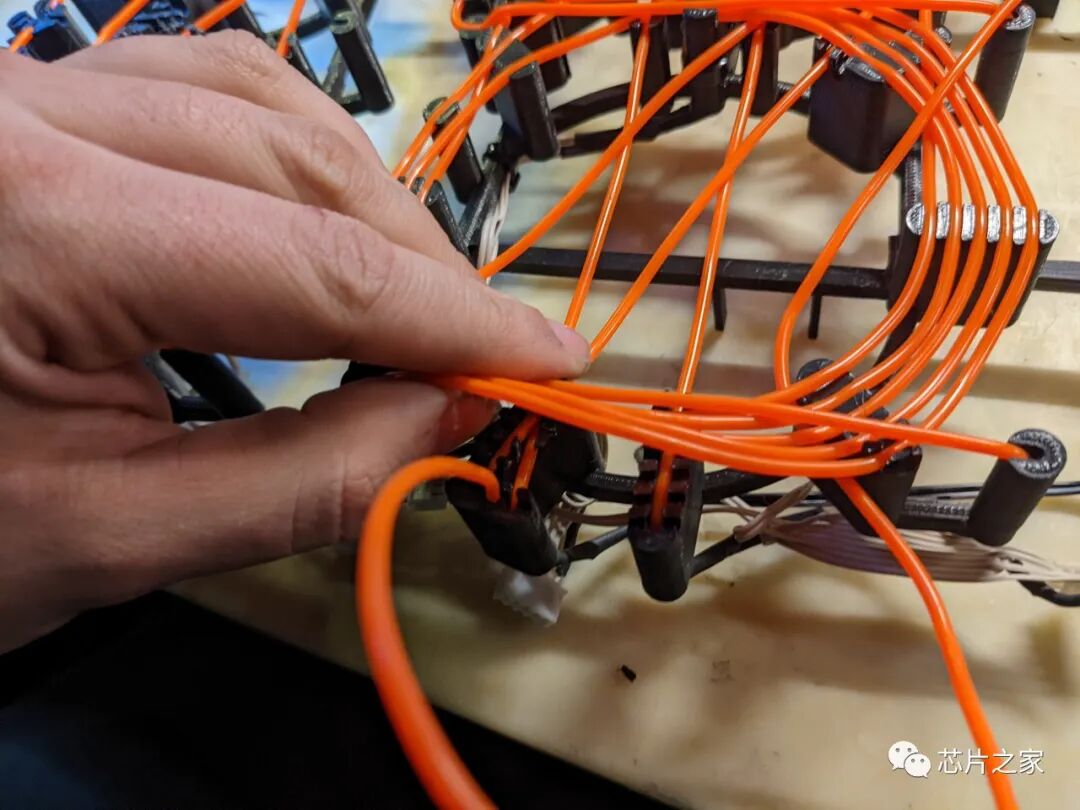 這么大的電容，如果炸了一定很刺激......的圖7
