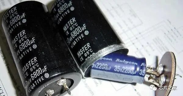 這么大的電容，如果炸了一定很刺激......的圖25