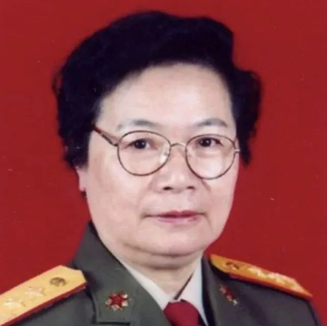 她是新中国第一位女中将，在科研领域收获颇丰，父亲是开国元帅
