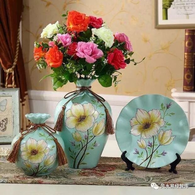 客厅花瓶怎么摆？