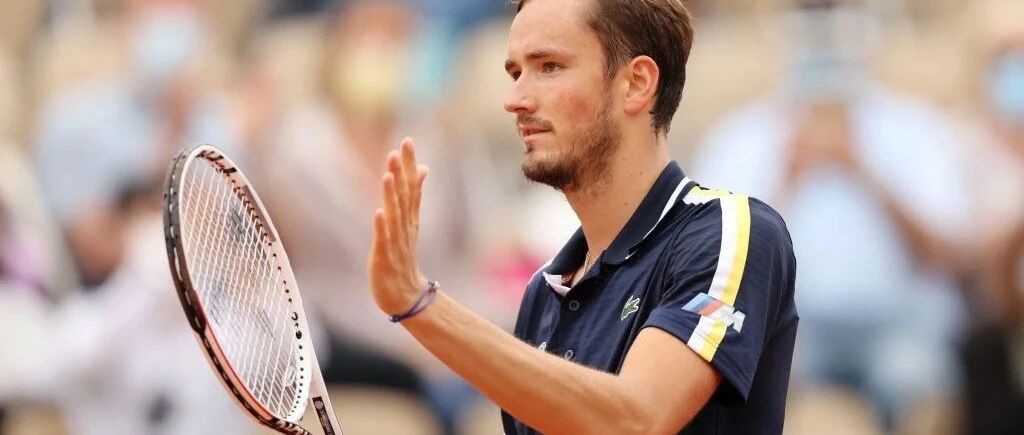 恭喜，梅总继续创造历史 携西西帕斯杀入法网八强