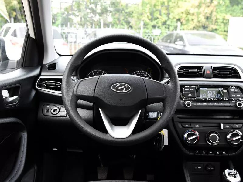 轴距是指什么_车后面叫什么名字_车后是什么意思