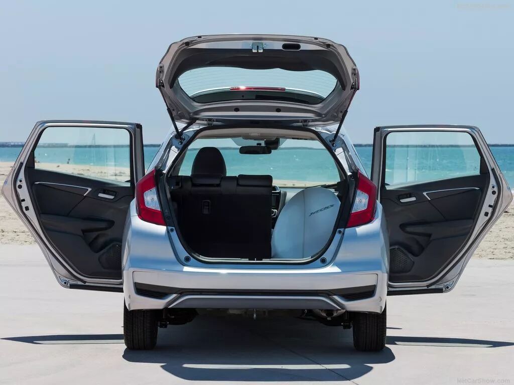 轴距是指什么_车后是什么意思_车后面叫什么名字