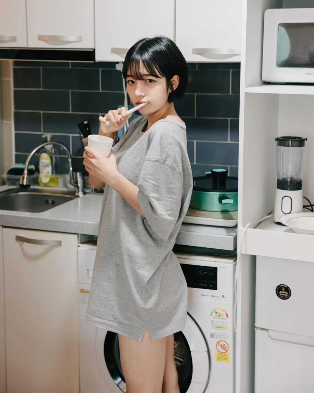 韩国短发美少女神似国民初恋秀智身材却更胜一筹