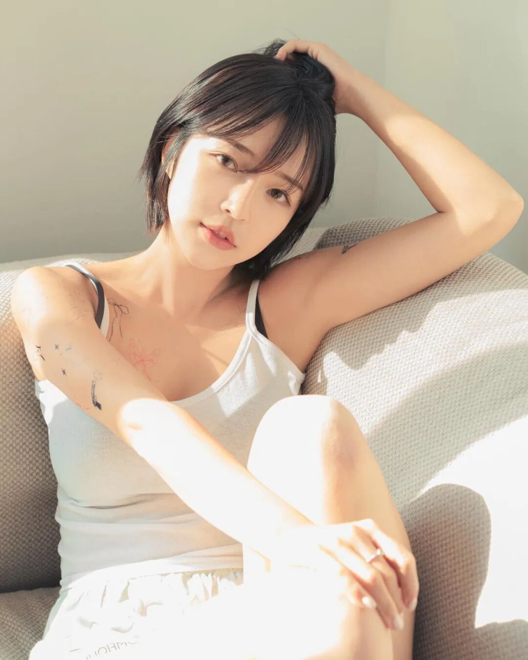 韩国短发美少女神似国民初恋秀智身材却更胜一筹