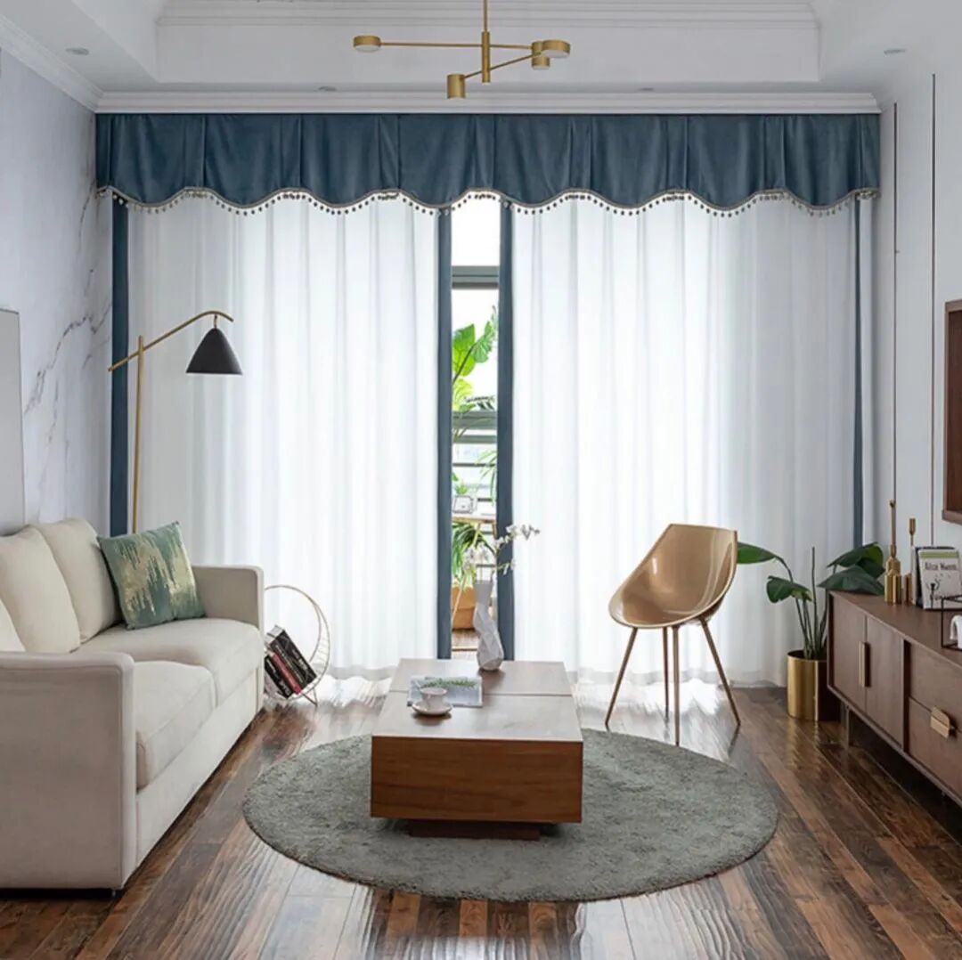 白纱纱帘镶边布料或花边案例，提升了窗帘的整体美观度