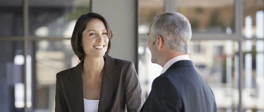 销售员与客户寒暄的技巧