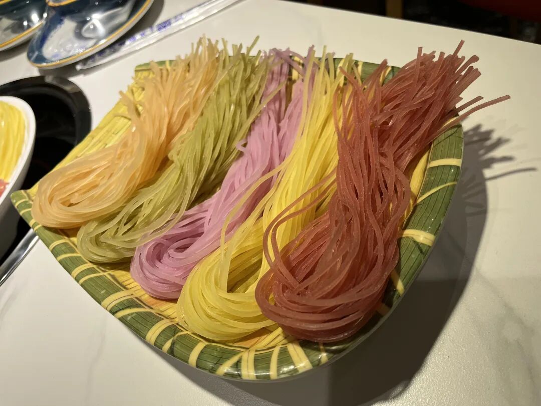 绿色食品+非遗+老字号+中国绿色食品发展中心背书：盛田农业五彩蔬菜鲜粉条等系列产品惊艳