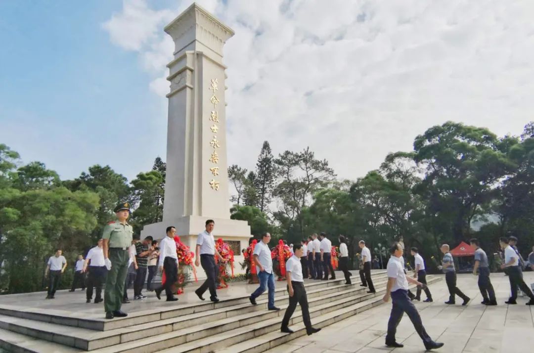 江门英雄山烈士陵园图片