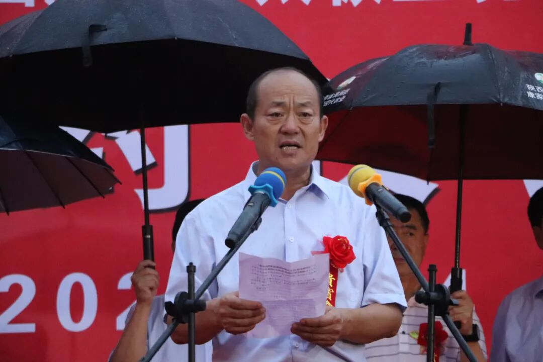 白晓强,刘斌共同为清涧县旅游集散中心揭牌;常彦林,韩伊春共同为