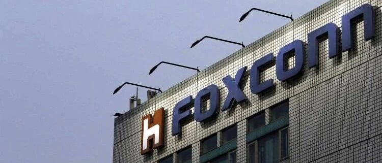 归母净利同比减少13.5%！股价波动下行 工业富联年内两位证券代表辞职丨公司汇