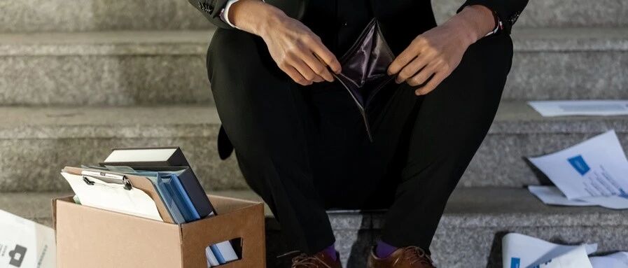 亲爹去世请假未批被辞退 网友：资本家连你的感情都要拿走