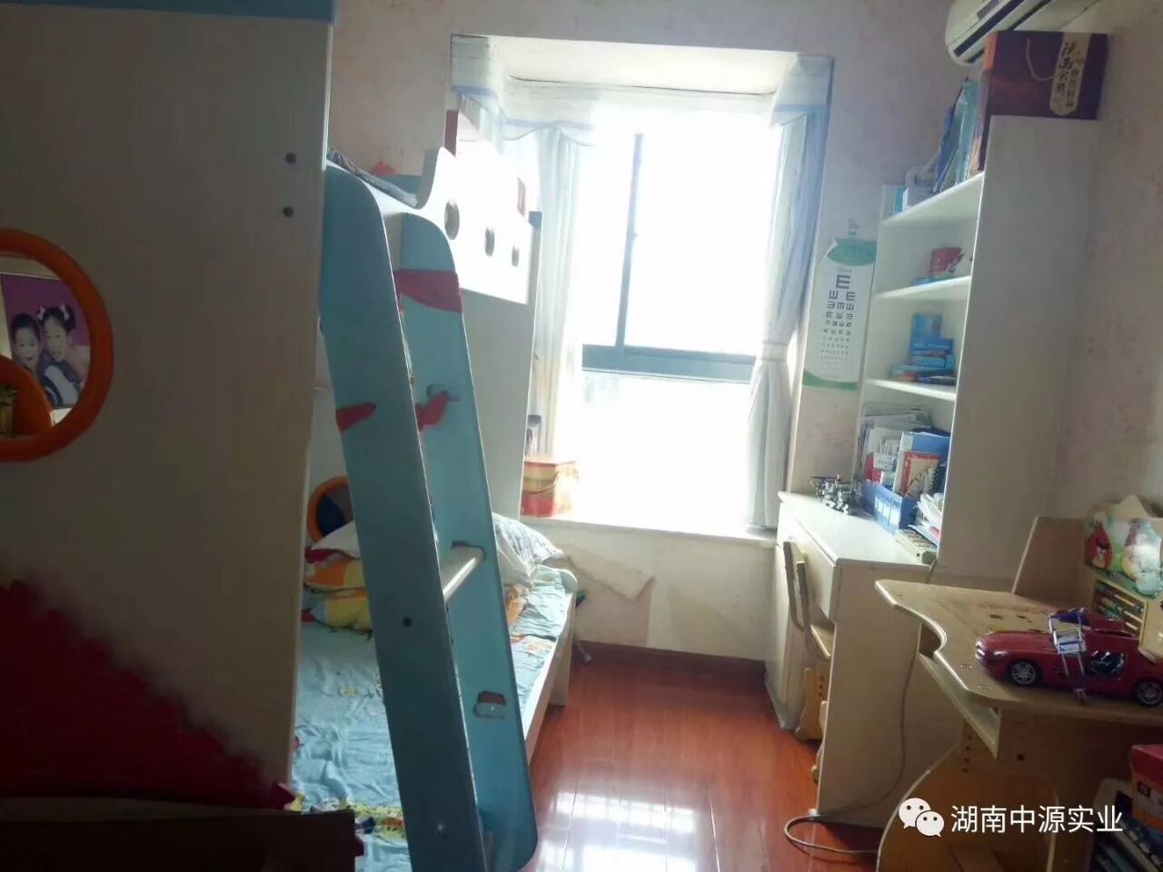 房子很漂亮,位置也很好,精装2居家,不可错过的选择.