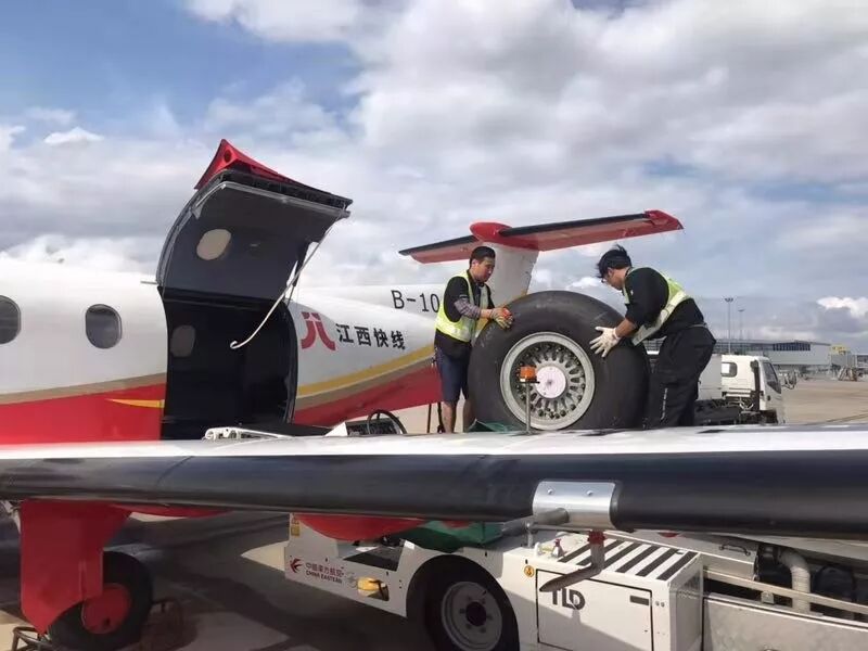 列日机场_列日国际机场