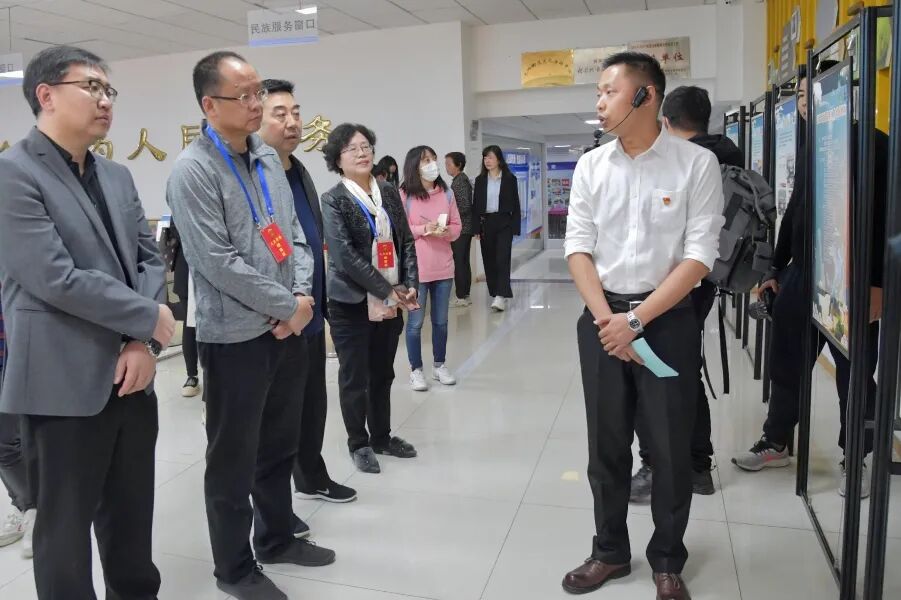 观山湖区人大常委会开展视察活动