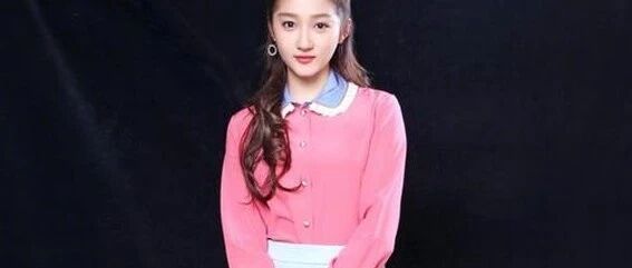 关晓彤黑色系穿搭壁纸,大长腿配丝袜穿搭又酷又美.