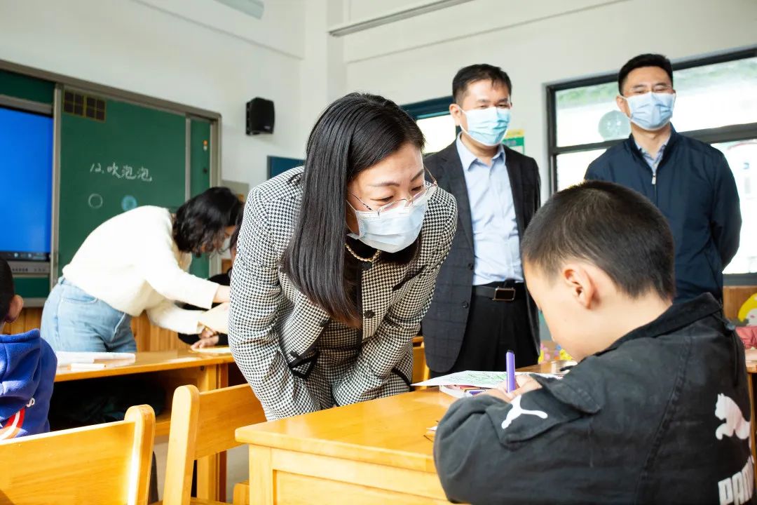 热点 邗江区副区长张玲到启智学校调研特殊教育发展情况 _扬州发布