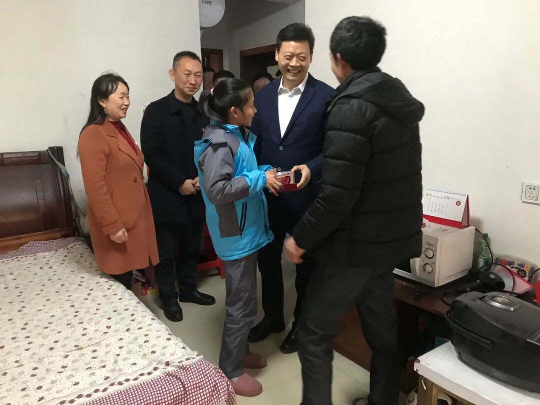 区委常委常务副区长林峰到青云谱镇开展走访慰问