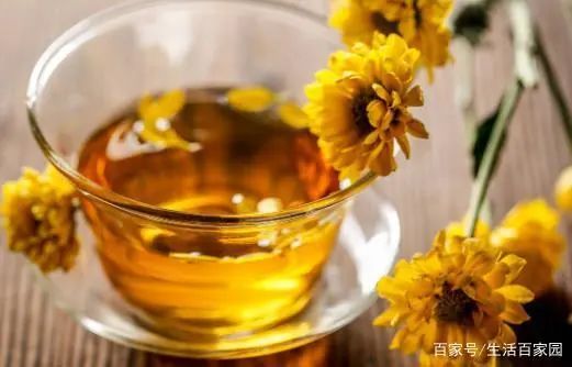 枸杞泡黑了_自己千万别用黑枸杞泡水喝_枸杞泡茶变黑