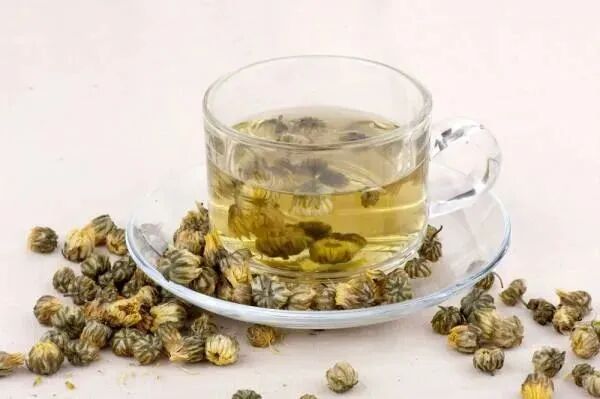 金银花和胎菊泡水喝的功效_喝贡菊好还是胎菊_胎菊泡水喝有什么功效