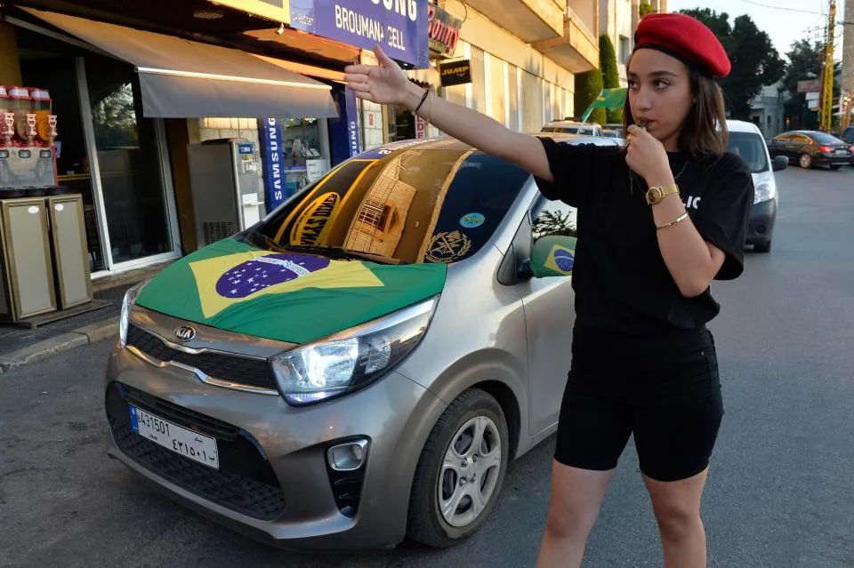 又一国家宣布破产！曾是此生必去旅行地，如今负债6000亿，政府全体辞职，全国停电，1/3国民饿肚子，战火纷飞...