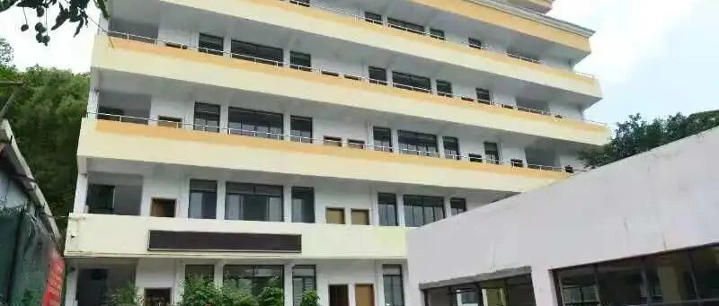 全省首家！高三全日制学校搭载AI辅学系统，清北团队重装上阵