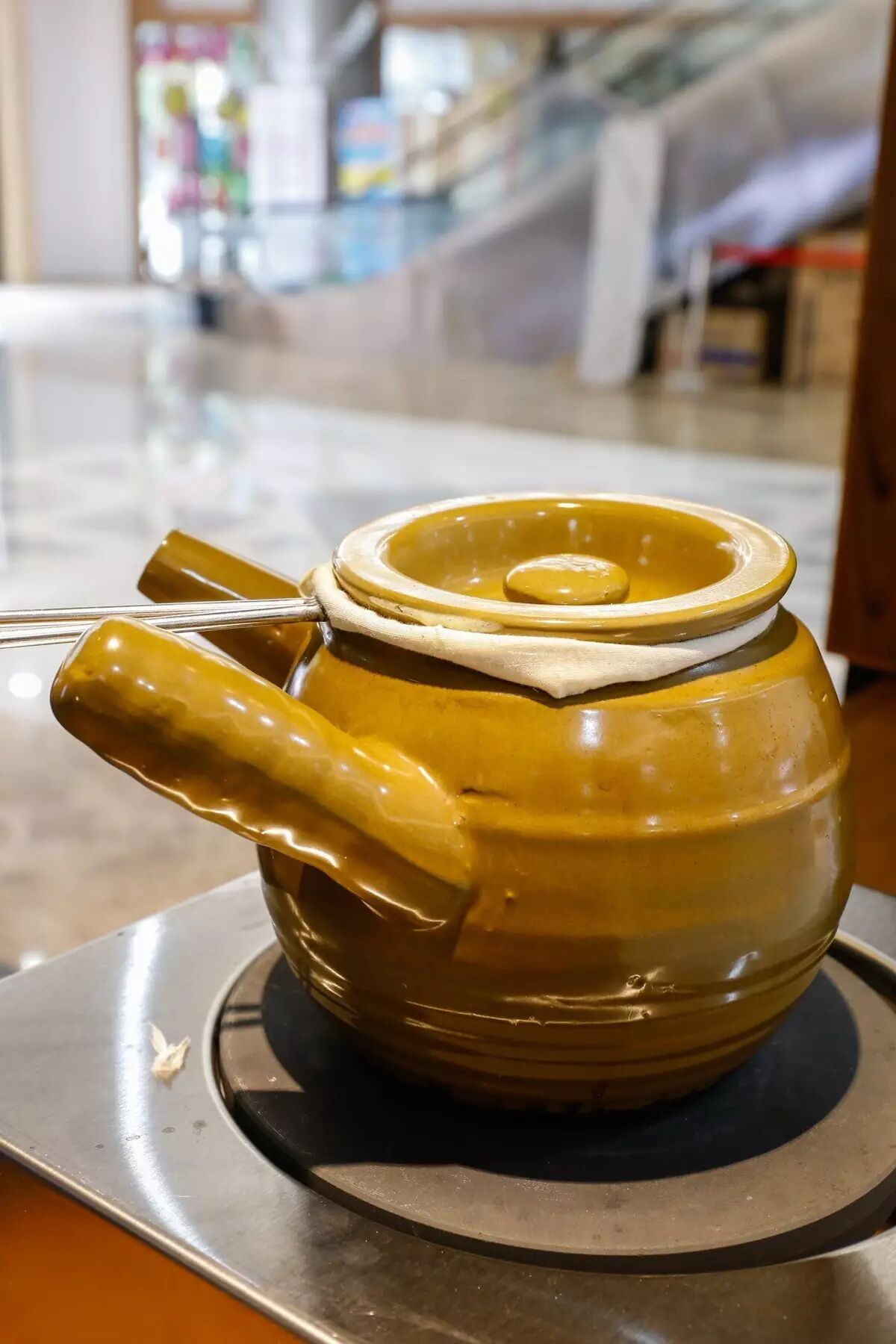 这杯冲了200多年的瓦煲茶用18蚊8就可以饮足7杯