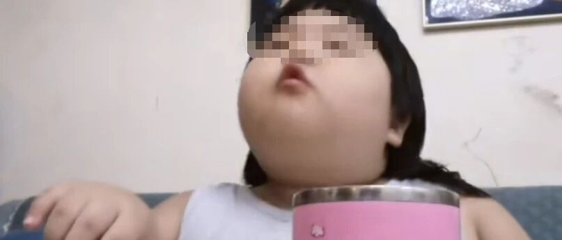 3岁女孩被喂到70斤当吃播赚钱？儿童过重可能患上“中老年病”！