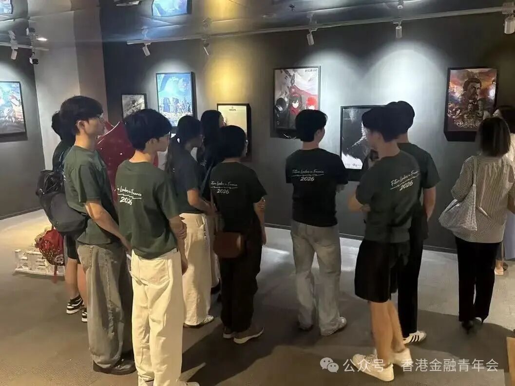 学生参观.jpg