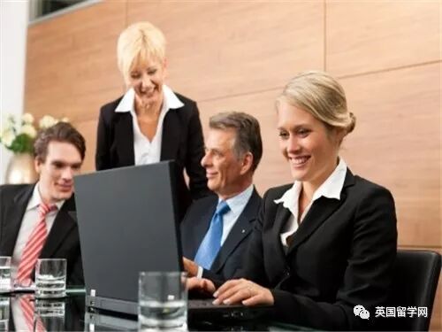 英国权威机构公布毕业生薪资的调查结果