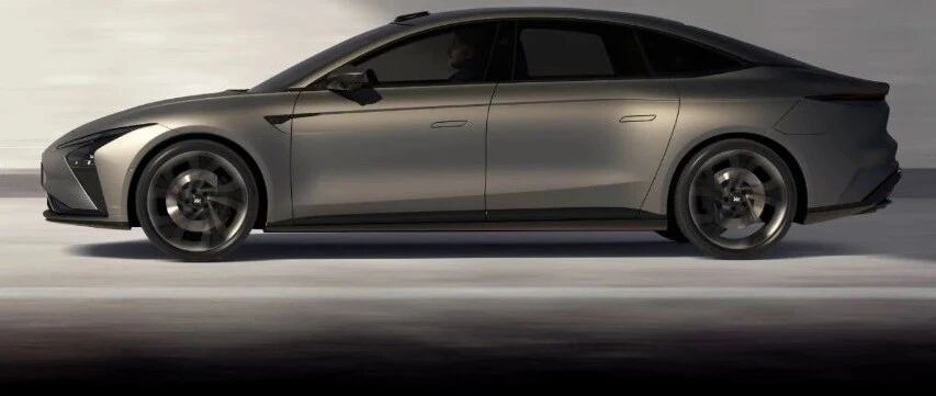 零百3秒9，轴距3米1、比劳斯莱斯还宽！9.88万起，这波中国神车刷新你三观！