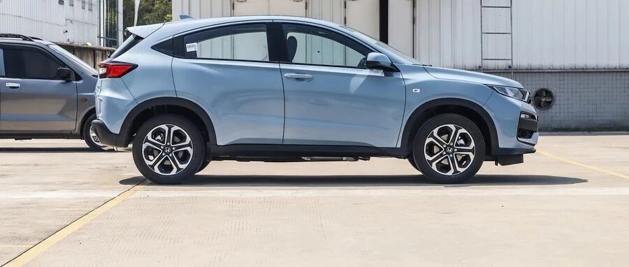 热销日、德SUV大战，价格不贵油耗低！耐造得让修理厂害怕！谁才是年轻人首选？