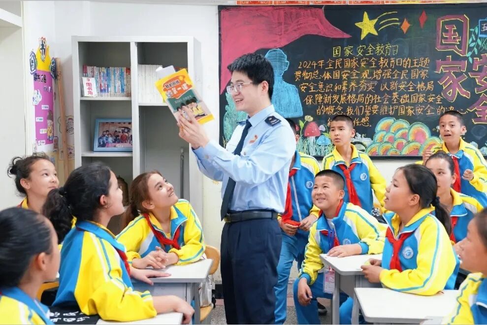 善用法治思维推进税收法治__法治在税收工作中的作用